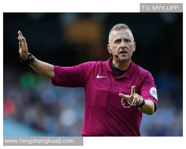 姆伯莫倒地后伸脚踢倒加克波 裁判未出牌引争议